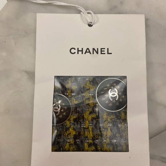 Chanel Tweed Jacket and Skirt Set Rare 2017 Collection - Picture 14 of 14